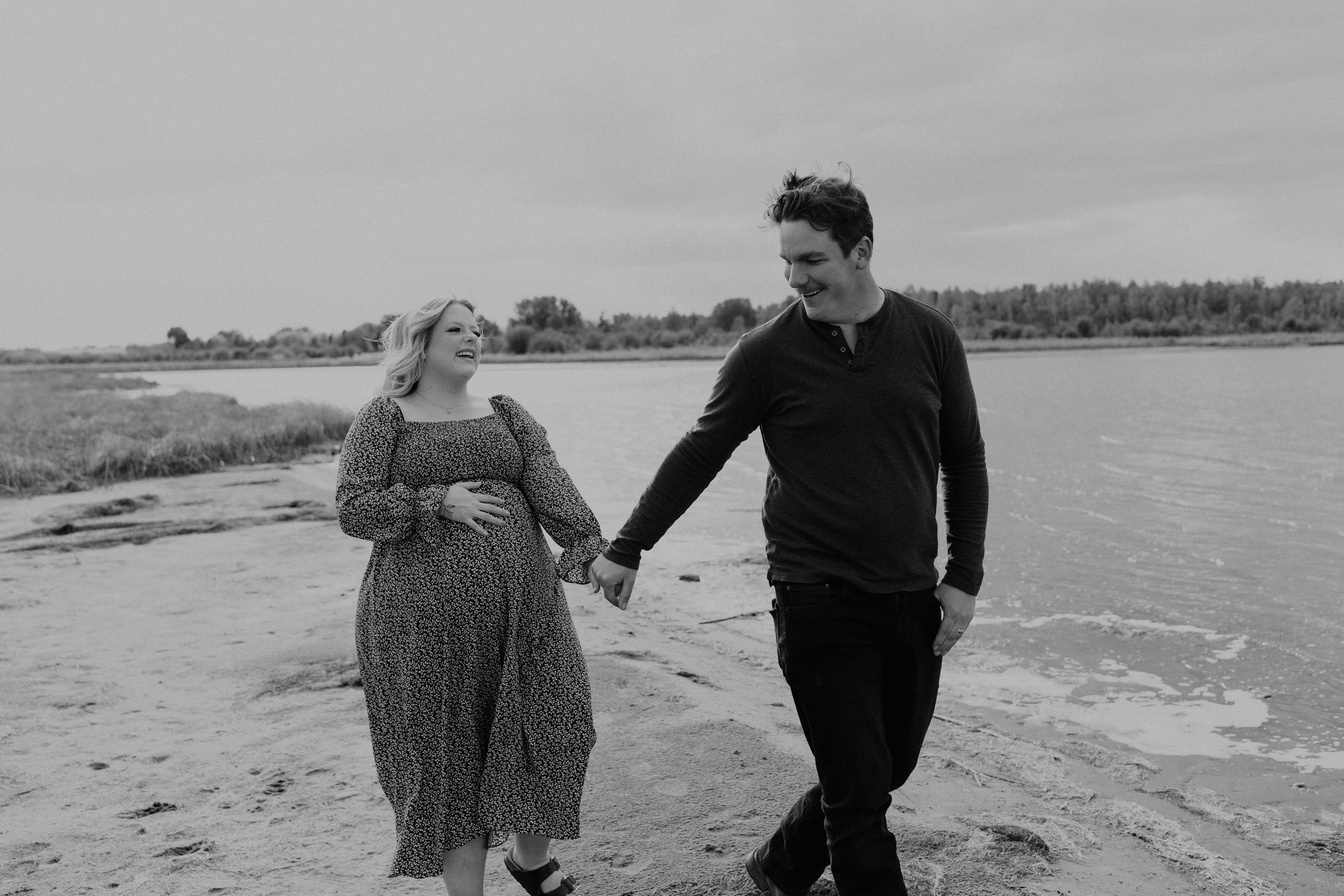 maternity photos at the beach